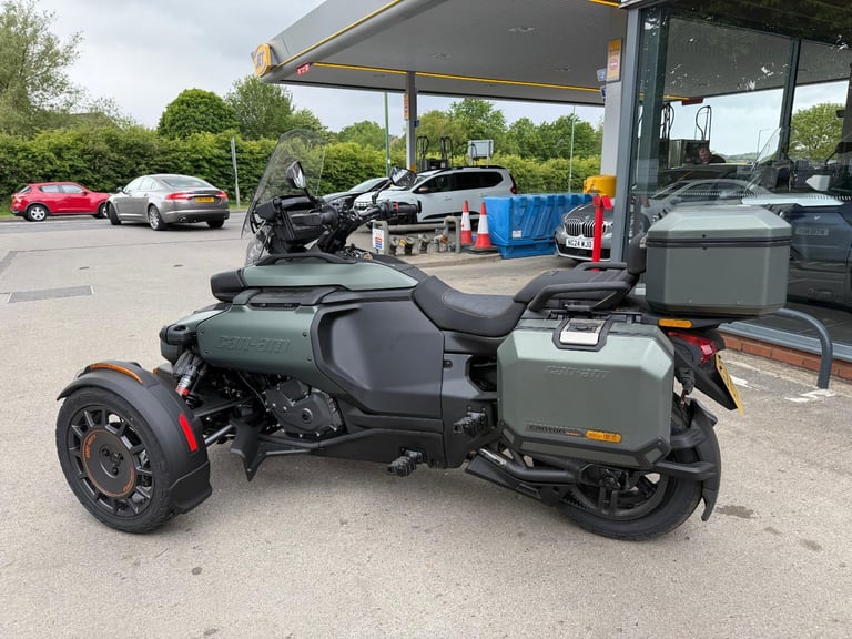 2025 Can-Am Canyon RedRock 1330cc 6 speed semi automatic Spyder trike 