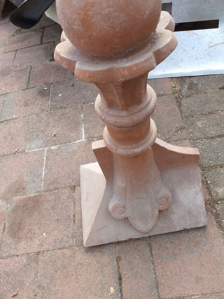 Clay finial