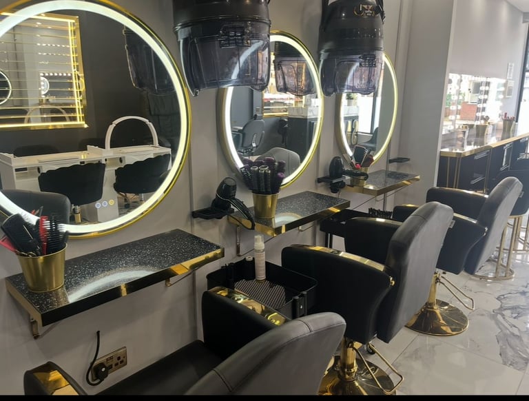 HAIRDRESSER/ STYLIST CHAIR TO RENT IN LUXURY SALON | LONDON, SE25 4PP
