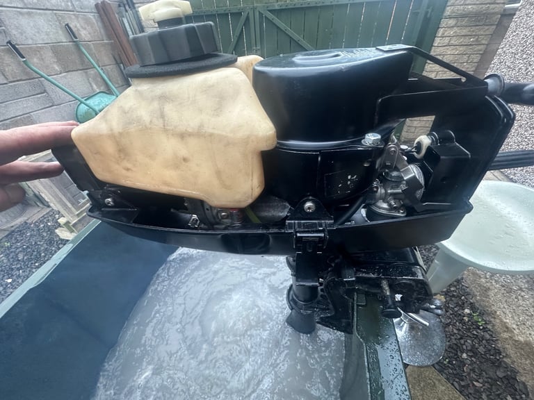 Mercury 3.3hp outboard motor short shaft boat engine. Runs and pumps water 