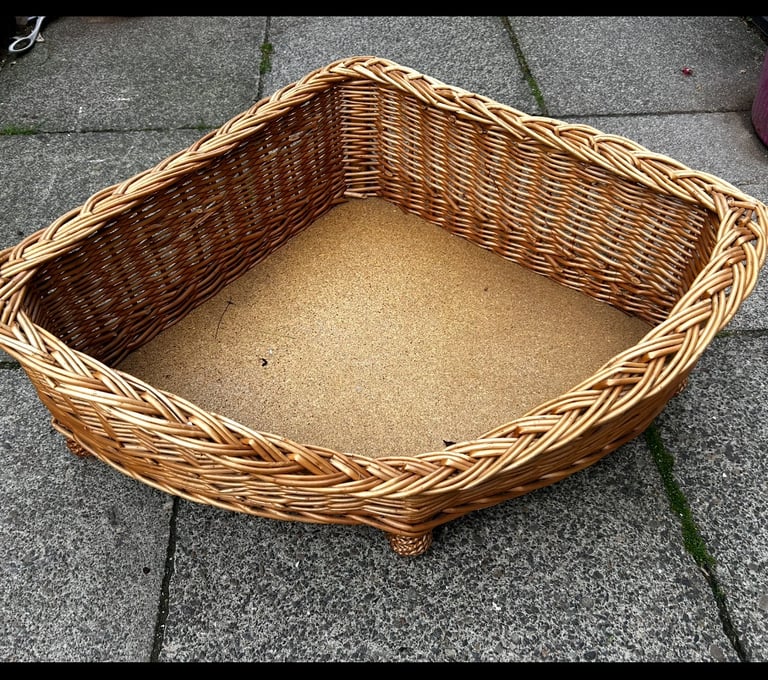 Wicker corner cat or dog bed