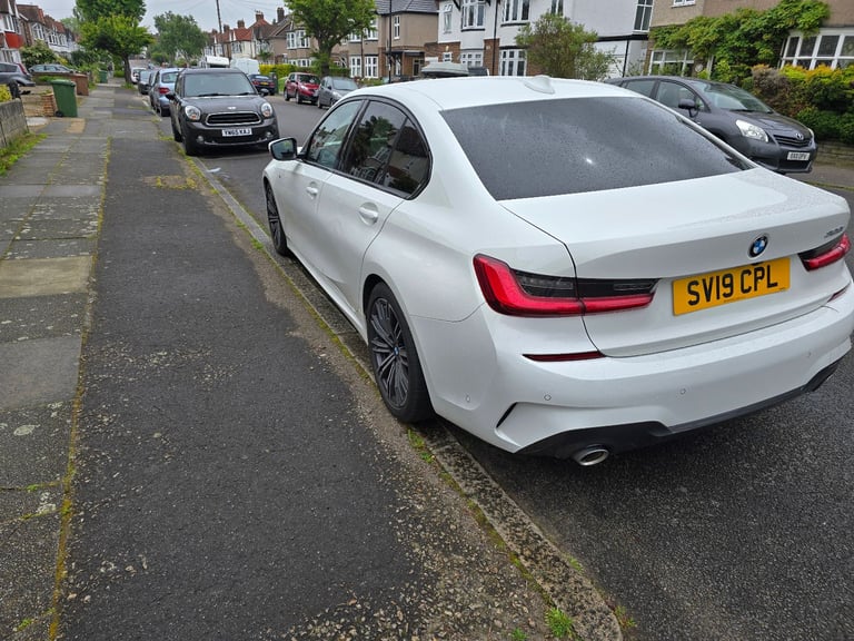 BMW, 3 SERIES, Saloon, 2019, Semi-Auto, 1998 (cc), 4 doors. Excellent condition 