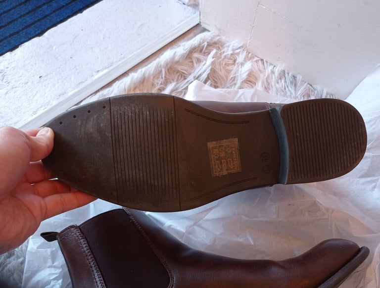 Men Chelsea boots, dark brown, UK 7