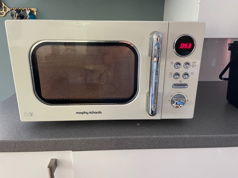 Morphy Richards cream microwave 800w 
