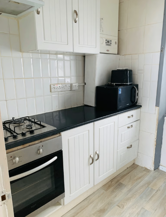 Spacious 4-Bed Flat for Rent – TN34 1HL