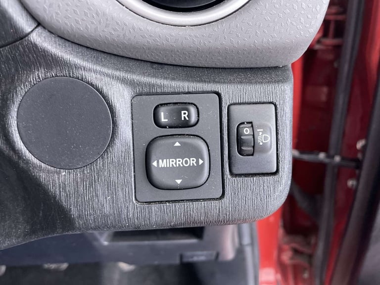 2012 Toyota Yaris 1.3 Yaris SR VVT-i 5dr Hatchback Petrol Manual