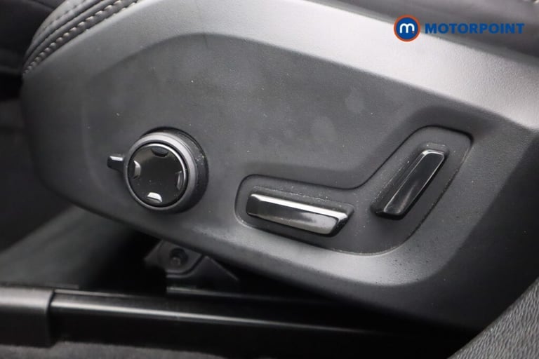 2023 Volvo XC60 2.0 B5P Ultimate Dark 5dr AWD Geartronic SUV Petrol Automatic