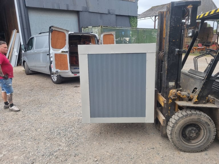 Dog kennel 