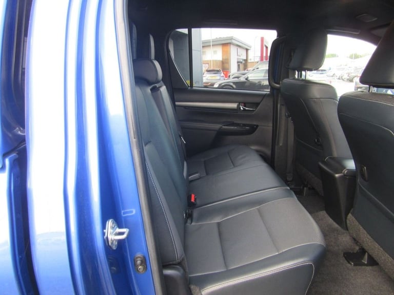 2022 Toyota Hilux 2.8 D-4D Invincible X Pickup Double Cab 4dr Diesel Manual 4WD Euro 6 (s/s)  PIC...