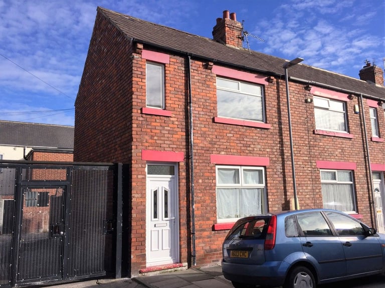 4 Bedroom semi detached house to let in Leeds
