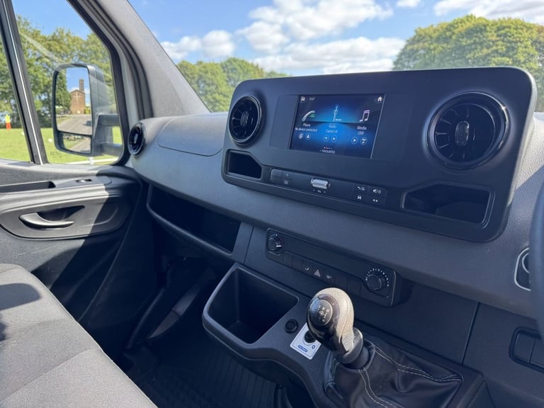2021 Mercedes-Benz Sprinter 2.0 315Cdi Lwb 3.5t. 4.2m. Luton Tail Lift (NEW BODY) Eu 6 150Bhp Lut...
