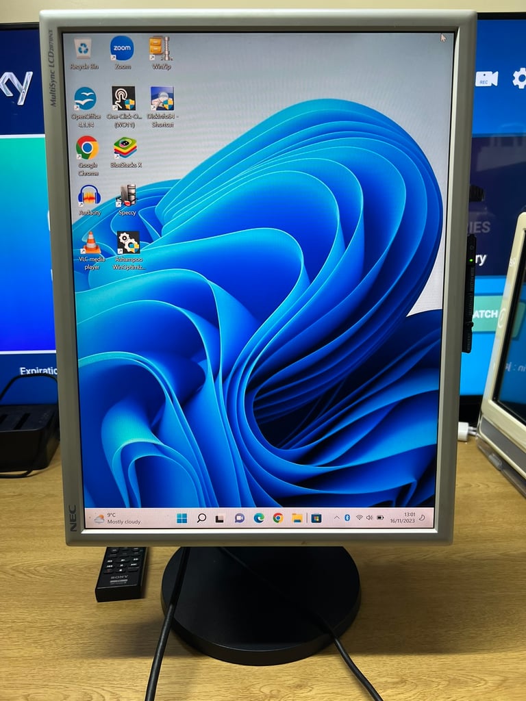 20inch Monitors DVI ,VGA USB ports ,good condition 