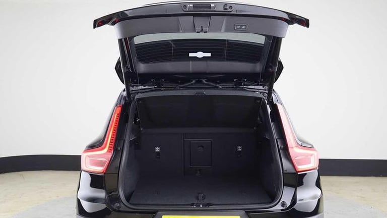 2025 Volvo XC40 Ultra B4 Mild hybrid Petrol Dark Automatic SUV Hybrid Automatic