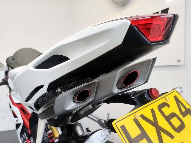 2015 MV Agusta F4 1000 White 1,135 Miles | £256 Dep & £256 pcm 7.9% APR