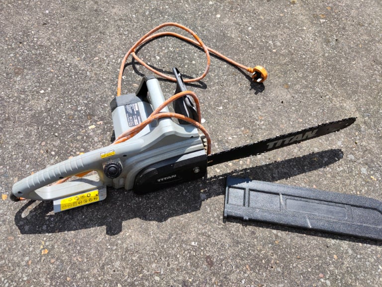 Titan TTB355CHN 16" Electric Chainsaw. Good working order. in