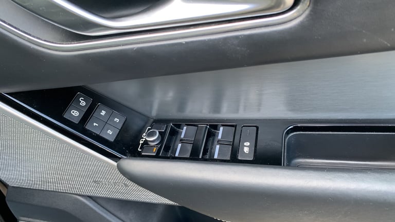 2018 Land Rover Range Rover Velar 2.0 D240 R-Dynamic SE SUV 5dr Diesel Auto 4WD Euro 6 (s/s) (240...