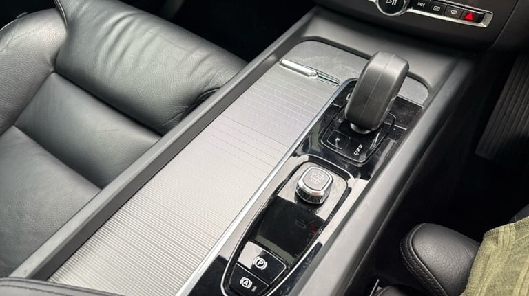 2023 Volvo XC60 Recharge Plus, T6 AWD plug-in hybrid, Electric/Petrol, Dark Estate Petrol Paralle...