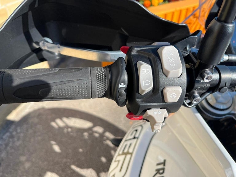TRIUMPH TIGER 800 XRX- LOW MILEAGE 2018