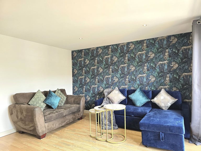 2 bed flat near Bow station 