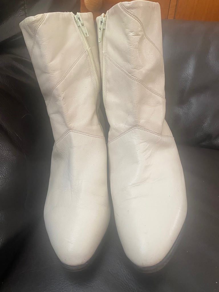 Leather Boots in beige Size 6-39 Heel height 7cm 