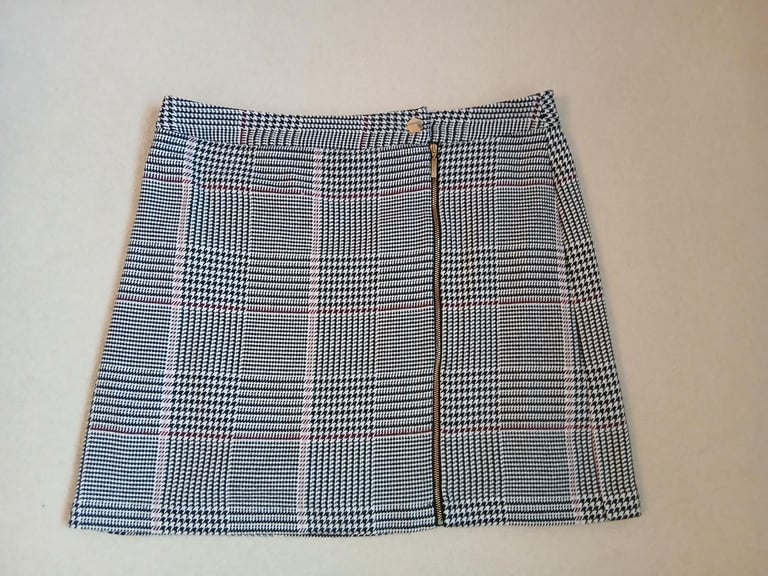 Ladies' M&S Per Una Skirt with Front Side Zip Detail Size 16 (Used)