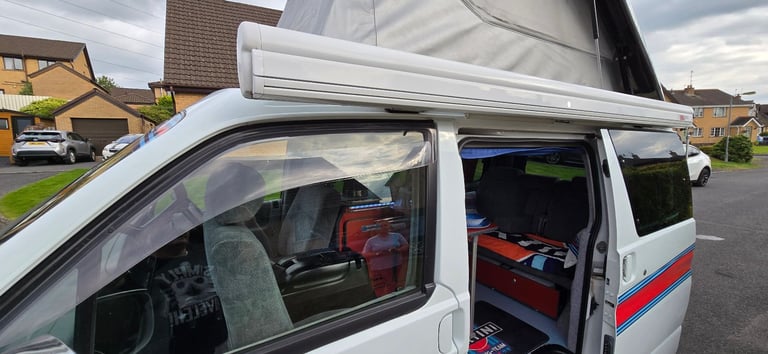 1999 Mazda Bongo Friendee 2.5 litre Automatic Petrol / LPG Pop Top Campervan