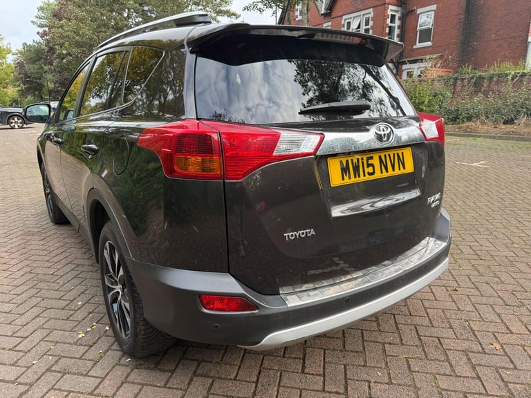 TOYOTA RAV4 2.0 D-4D Invincible 4x4 2015