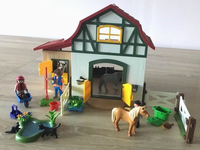 Playmobil  PONY FARM WITH ANIMALS & PEOPLE