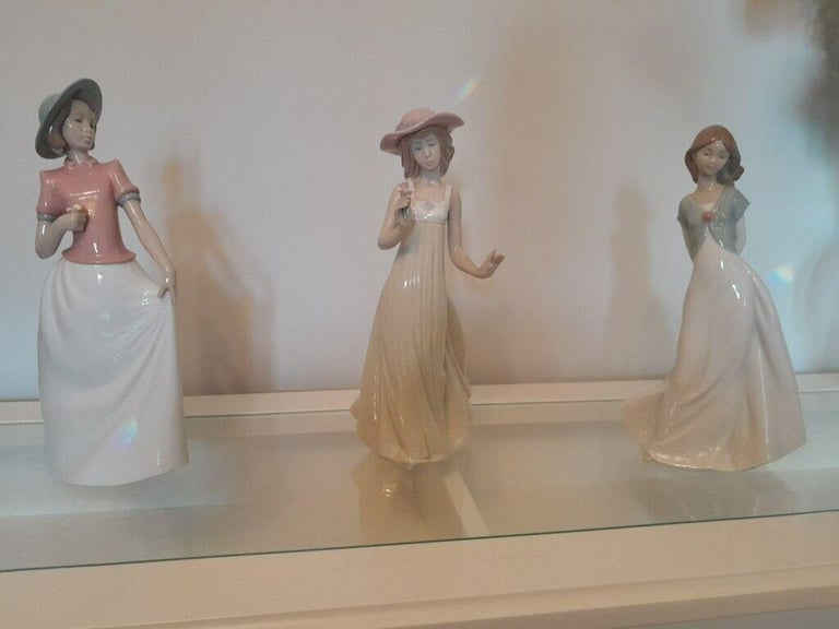 3 Nao Figurines