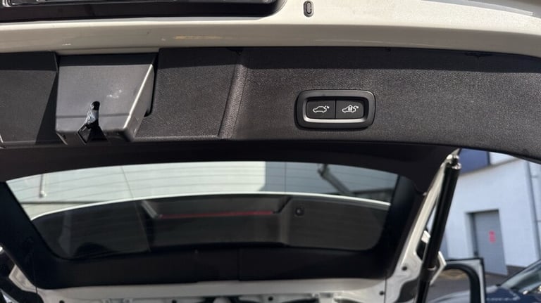 2025 Volvo XC40 Ultra, B4 Mild hybrid, Petrol, Dark Estate Petrol Automatic