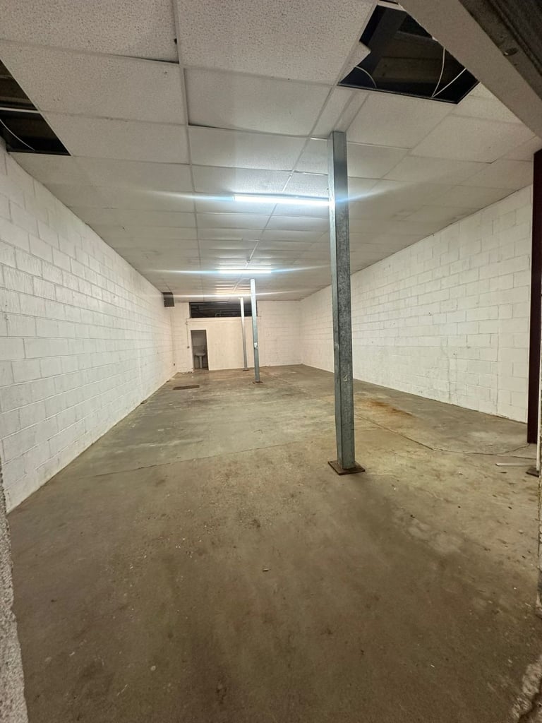 unit 6 - 980 Sqft Warehouse Available To Let - UB6