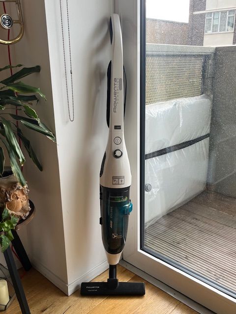 image for Rowenta RH7937WE Bagless Stick Vacuum – Powerful & Compact! - Like new 