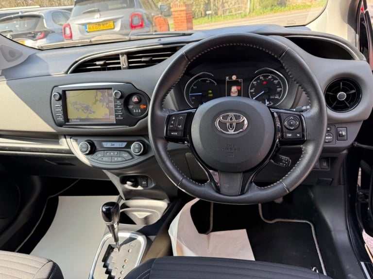 Toyota Yaris 1.5 Hybrid Icon Tech 5dr CVT -NAV - PARKING SENSORS - REAR CAMERA