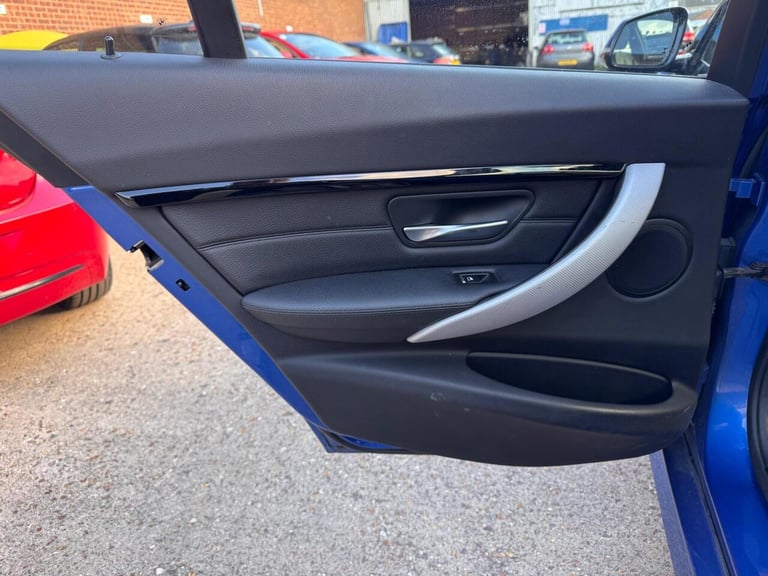 2017 BMW 3 Series Saloon (2015 - 2018) Saloon Hybrid Automatic