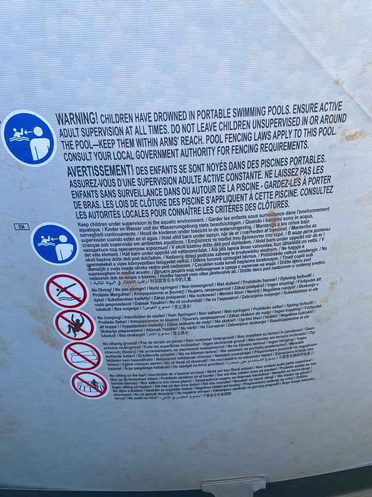 Swimming pool above ground 12ft round with pumps & ladder only 1 year old