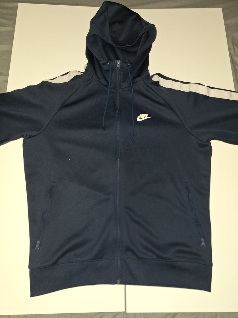 Nike Hoodie – Size L