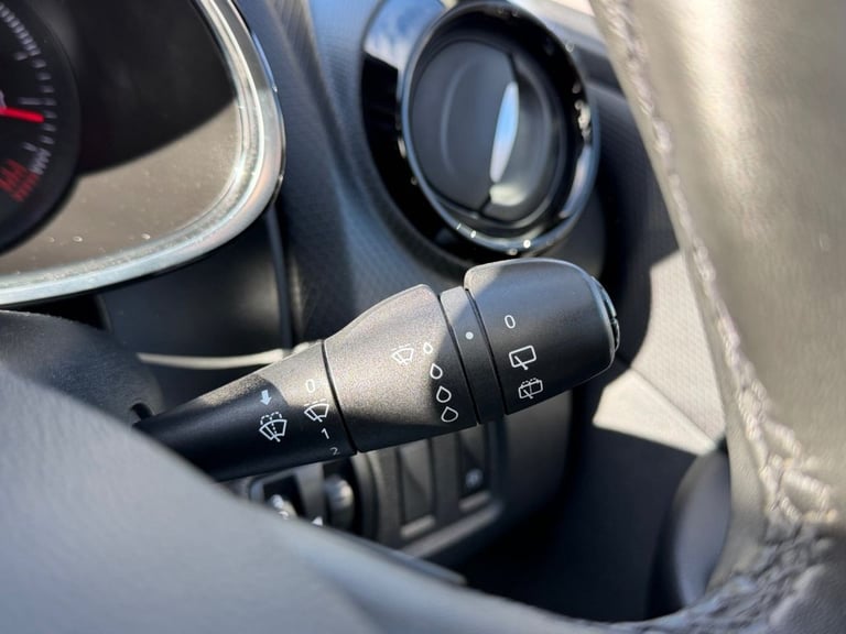 2019 Renault Clio 1.5 dCi Play Hatchback 5dr Diesel Manual Euro 6 (s/s) (90 ps) Hatchback Diesel ...