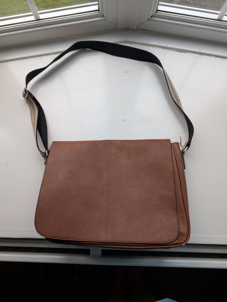 image for River Island Brown Faux Leather Messenger Bag – Excellent Condition