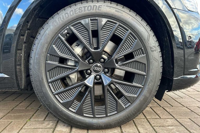 2023 Audi Q8 300kW 55 Quattro 114kWh Black Edition 5dr Auto ESTATE ELECTRIC Automatic