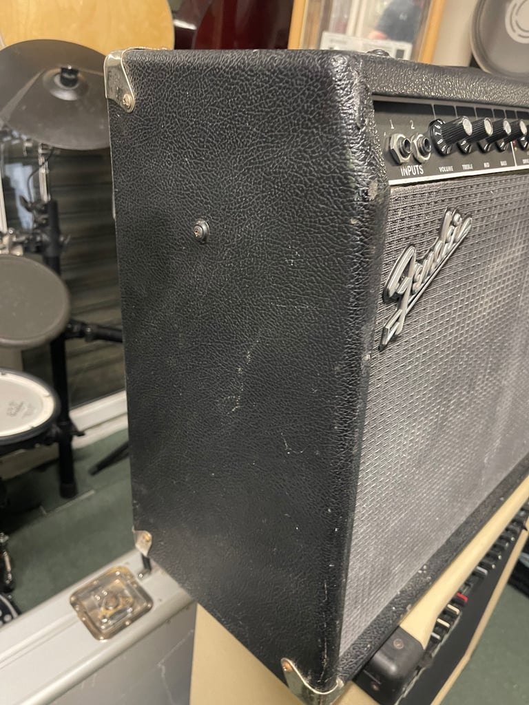 Fender Frontman 212r guitar amplifier Combo 2x12 100watt Speakers 2 Channel