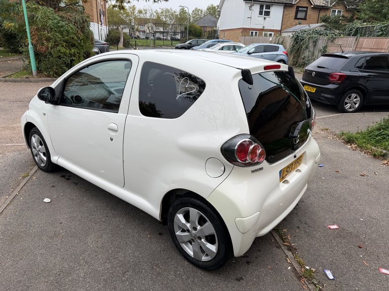 Toyota, AYGO, Hatchback, 2013, Manual, 998 (cc), 3 doors