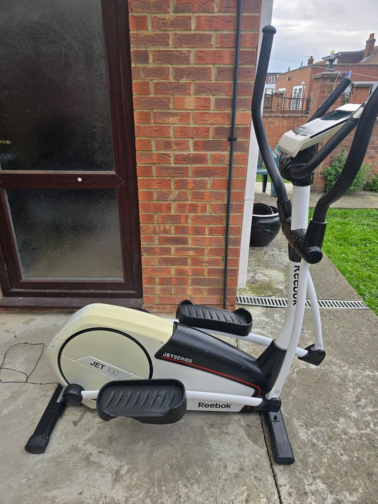 Reebok Jet 100 Elliptical Cross Trainer – Good Condition, Fully Working (£150 ONO)