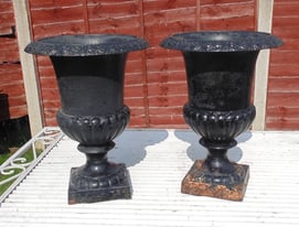 (#909) 2x stunning cast iron planter urn urns (Pick up only, Dy4 area)