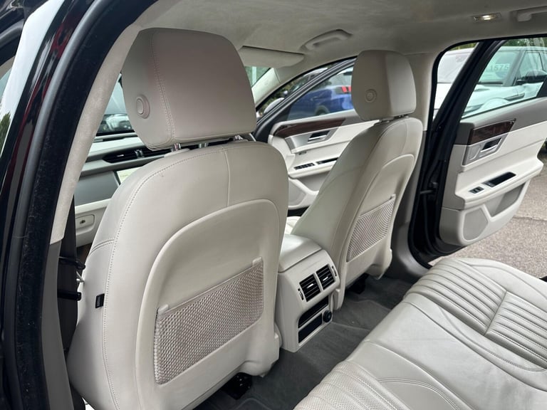 2018 Jaguar XF 2.0i Portfolio Sportbrake Auto Euro 6 (s/s) 5dr ESTATE Petrol Automatic