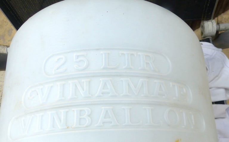 Vinamat Vinballoon 25L wine making fermenter or can be used for water storage