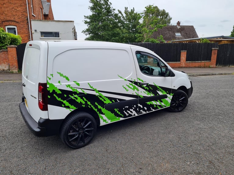 July 2017 Peugeot Partner Professional HDI Diesel Van 1560cc 100 Brake Horse Power Three Front Seats