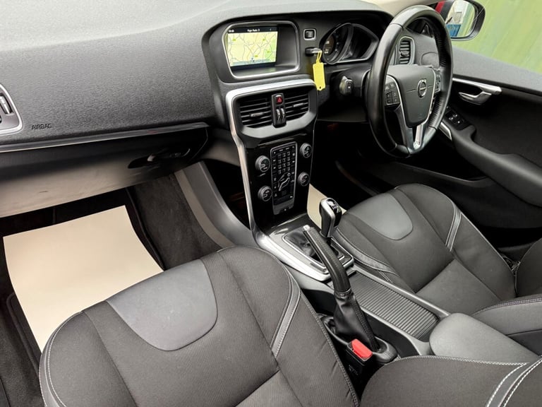 2016 Volvo V40 2.0 D2 Momentum Nav Plus Hatchback 5dr Diesel Manual Euro 6 (s/s) (120 ps) Hatchba...