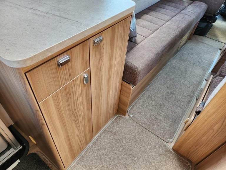 Swift Escape 624 5 BERTH COACHBUILT  DIESEL MANUAL 2015/15