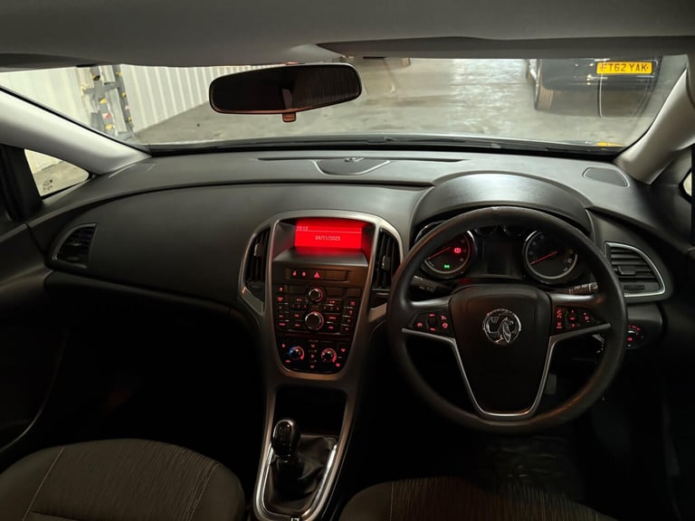 2014 Vauxhall Astra 1.4 16v Design Euro 5 5dr HATCHBACK Petrol Manual