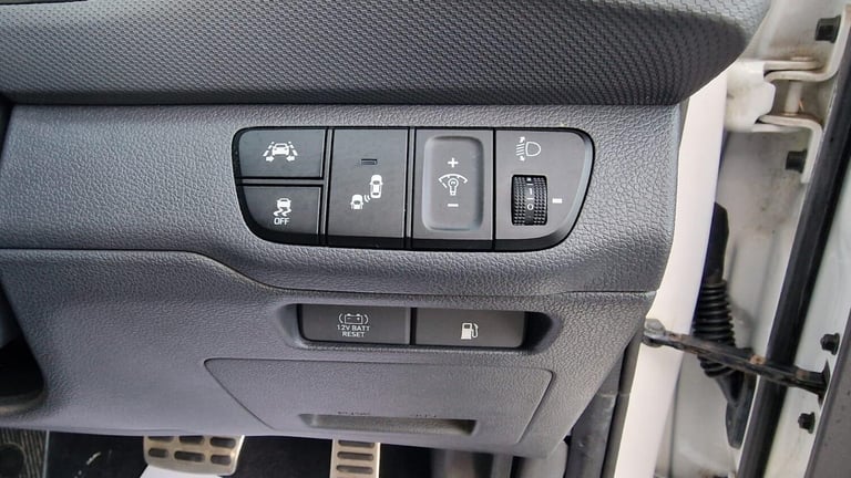 2019 Hyundai IONIQ 1.6 h-GDi Premium SE DCT Euro 6 (s/s) 5dr HATCHBACK Petrol/Electric Hybrid Aut...